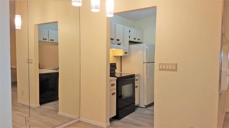 For Rent: $2,000 (2 beds, 2 baths, 770 Square Feet)