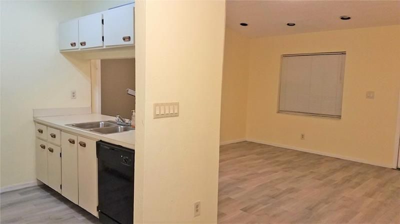 For Rent: $2,000 (2 beds, 2 baths, 770 Square Feet)