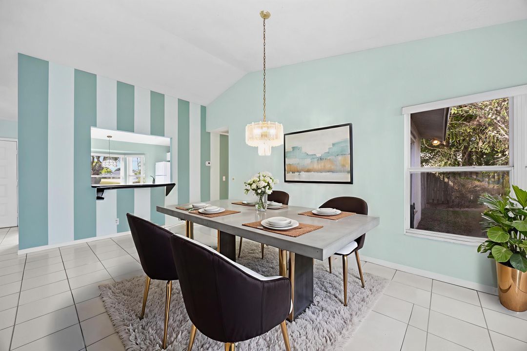 En Venta: $499,000 (4 camas, 2 baños, 1564 Pies cuadrados)