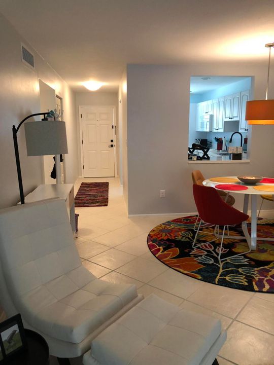 В аренду: $1,900 (2 спален, 2 ванн, 1092 Квадратных фут)