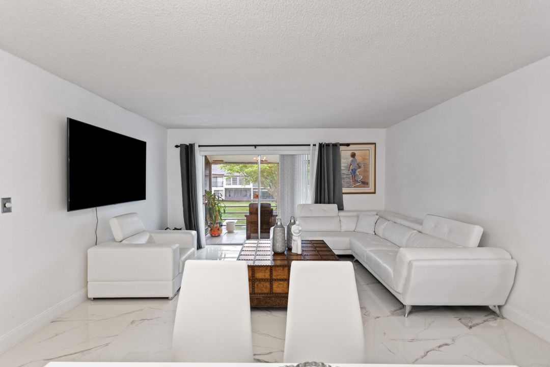 待售: $210,000 (2 贝兹, 2 浴室, 1019 平方英尺)