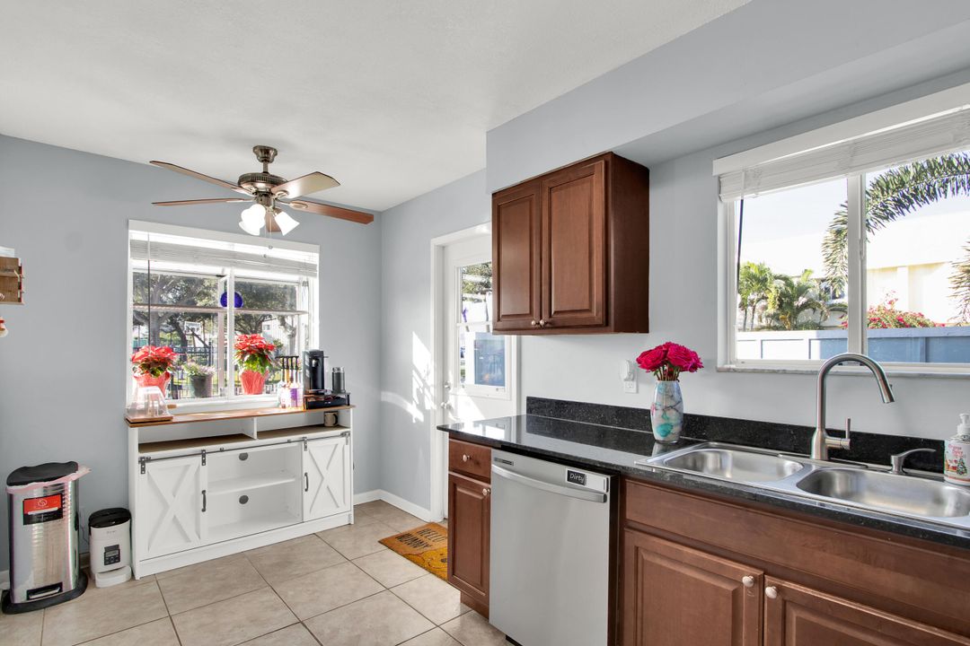 For Sale: $360,000 (2 beds, 2 baths, 1254 Square Feet)