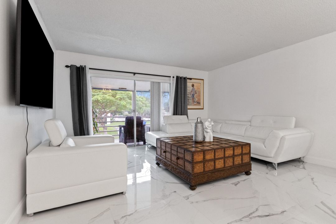 待售: $210,000 (2 贝兹, 2 浴室, 1019 平方英尺)