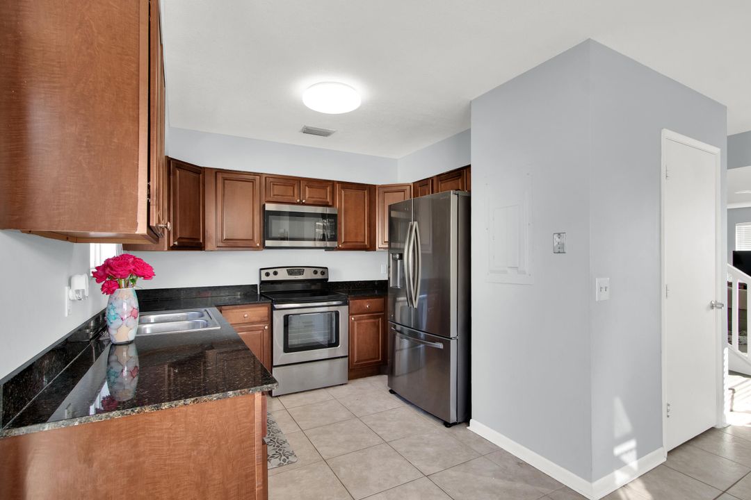 For Sale: $360,000 (2 beds, 2 baths, 1254 Square Feet)