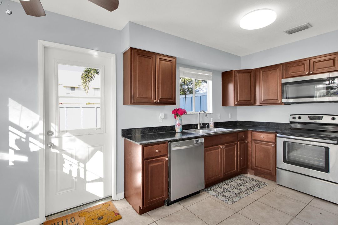 For Sale: $360,000 (2 beds, 2 baths, 1254 Square Feet)