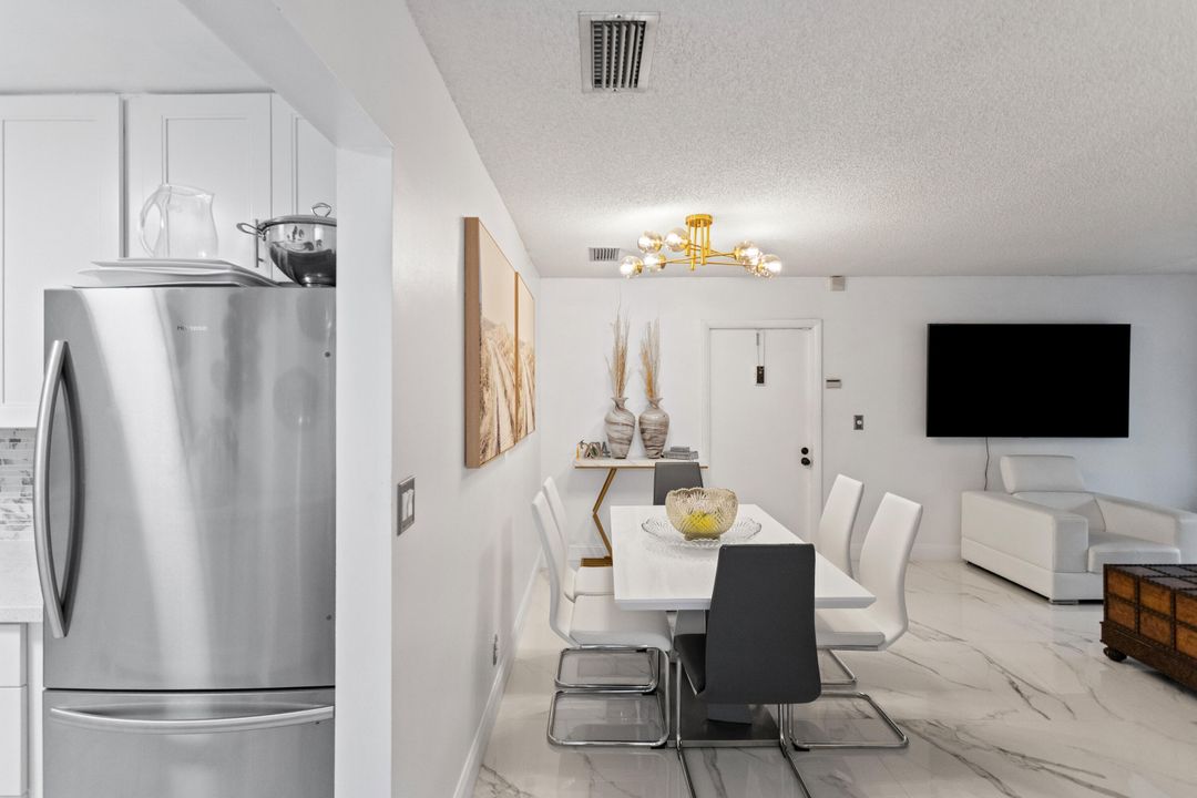 待售: $210,000 (2 贝兹, 2 浴室, 1019 平方英尺)