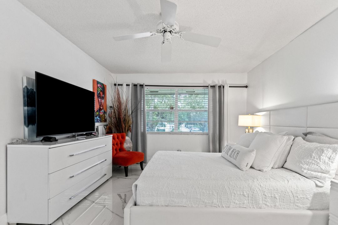 待售: $210,000 (2 贝兹, 2 浴室, 1019 平方英尺)