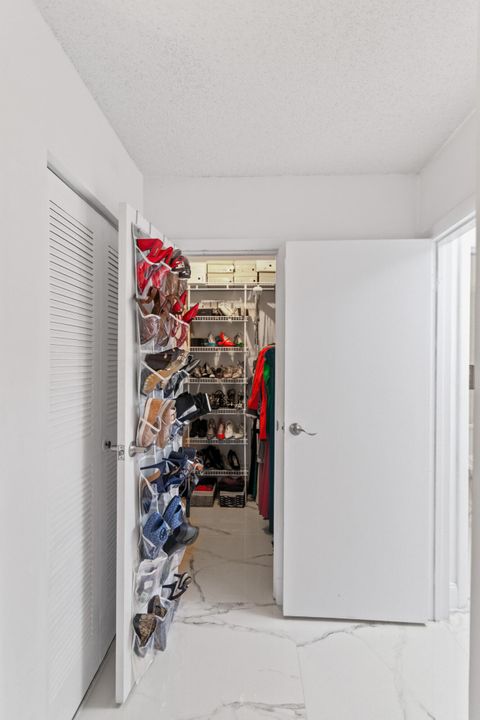 待售: $210,000 (2 贝兹, 2 浴室, 1019 平方英尺)