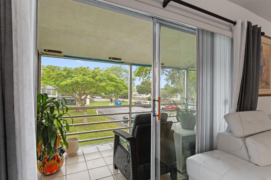 待售: $210,000 (2 贝兹, 2 浴室, 1019 平方英尺)