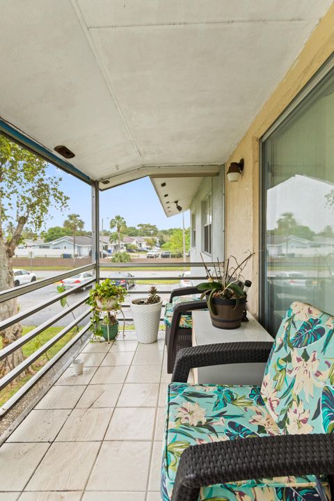 待售: $210,000 (2 贝兹, 2 浴室, 1019 平方英尺)