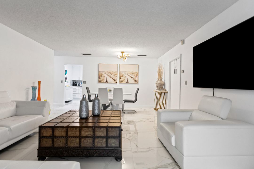 待售: $210,000 (2 贝兹, 2 浴室, 1019 平方英尺)