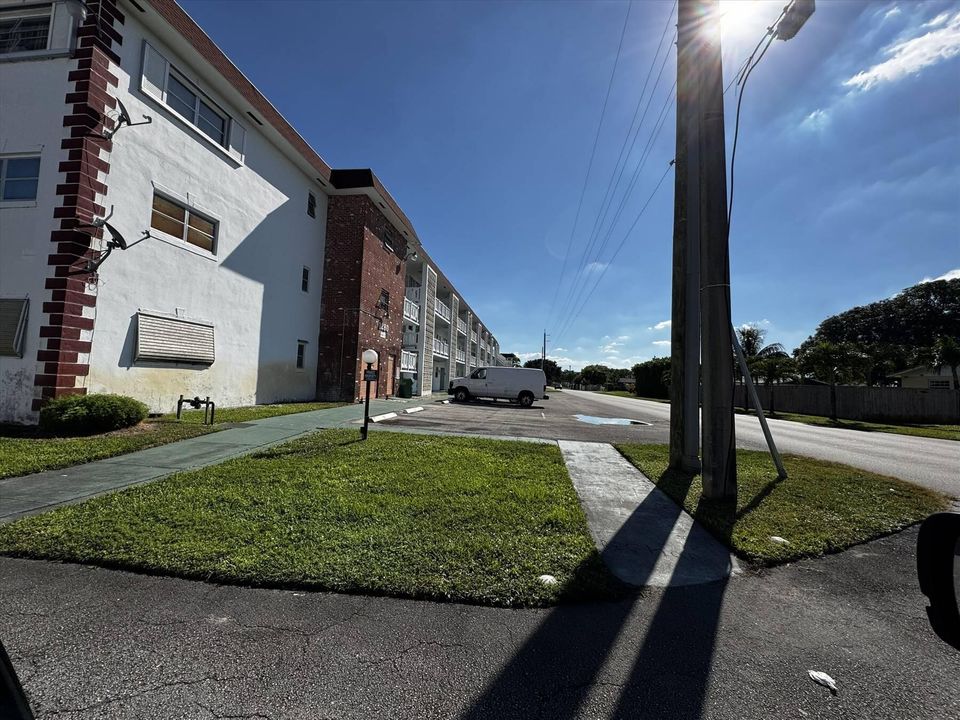 For Sale: $55,000 (2 beds, 2 baths, 950 Square Feet)