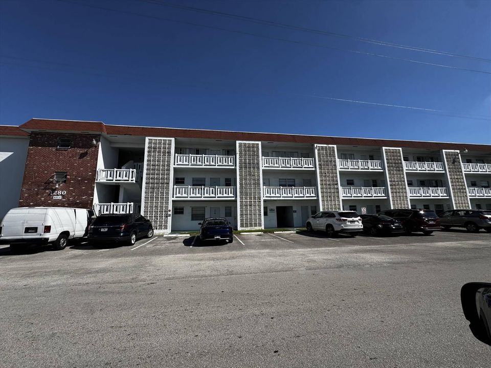 For Sale: $55,000 (2 beds, 2 baths, 950 Square Feet)