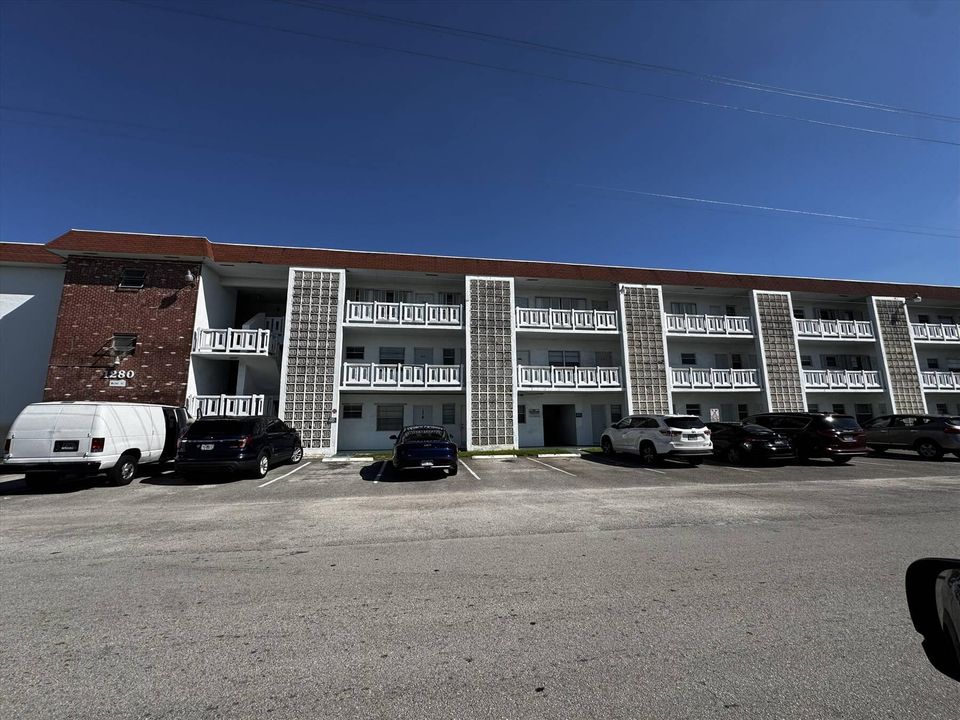 For Sale: $55,000 (2 beds, 2 baths, 950 Square Feet)