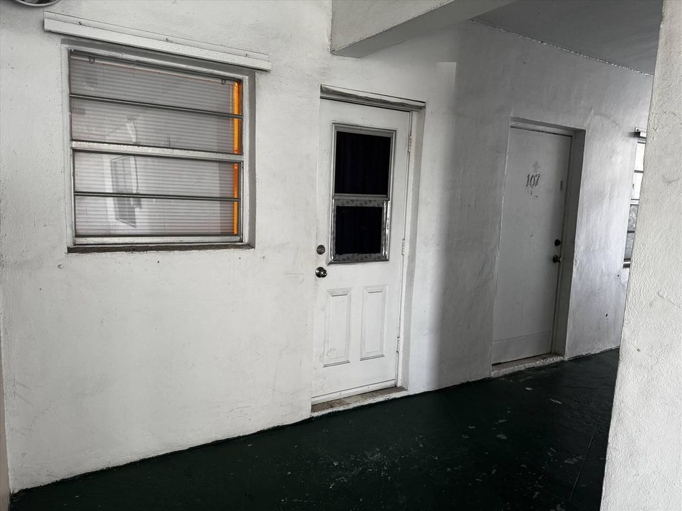 For Sale: $55,000 (2 beds, 2 baths, 950 Square Feet)
