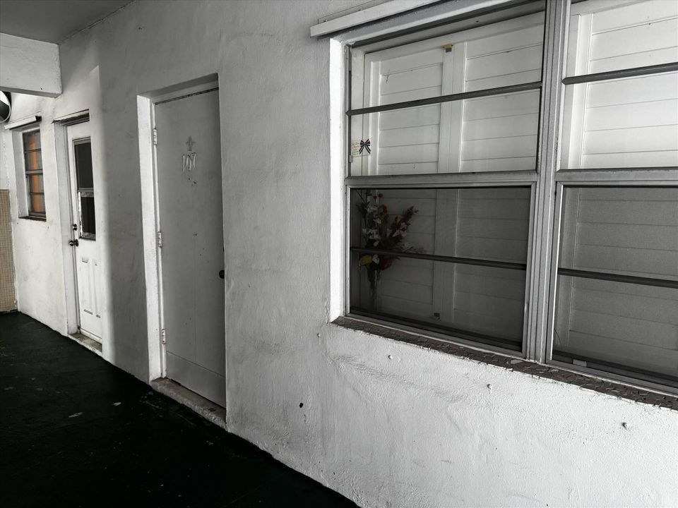 For Sale: $55,000 (2 beds, 2 baths, 950 Square Feet)