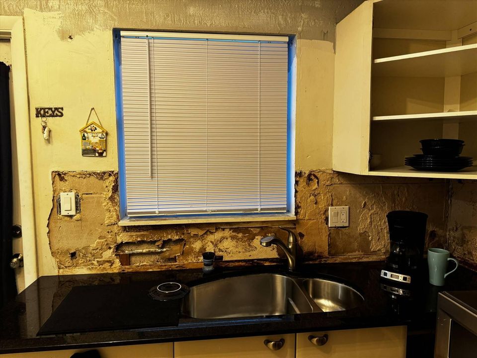 For Sale: $55,000 (2 beds, 2 baths, 950 Square Feet)