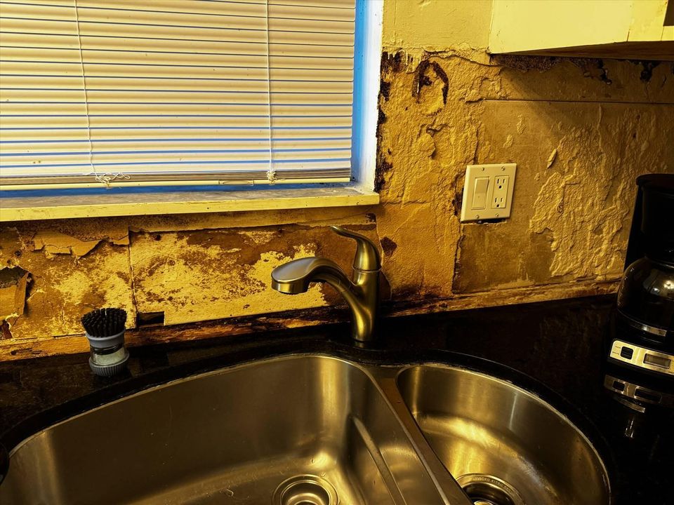 For Sale: $55,000 (2 beds, 2 baths, 950 Square Feet)