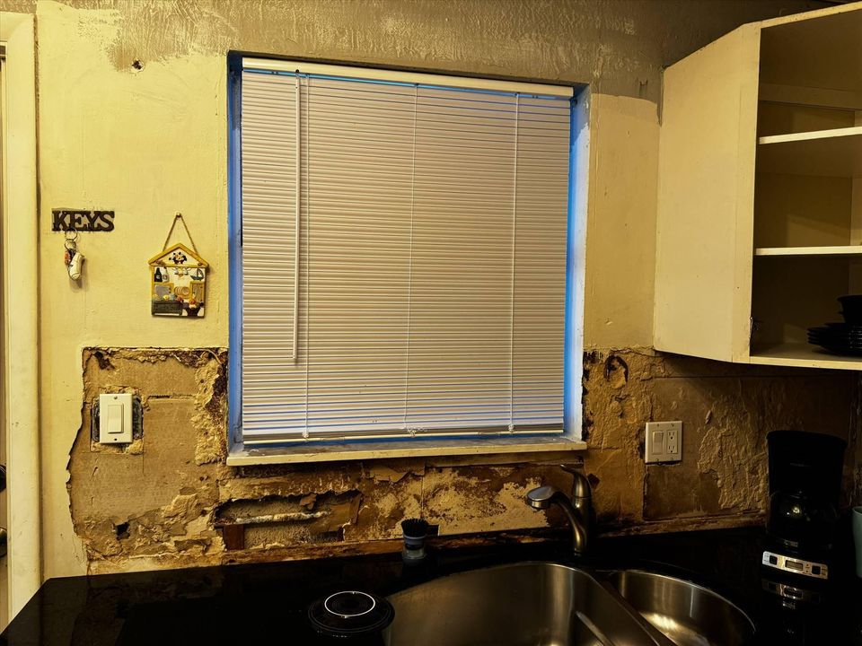 For Sale: $55,000 (2 beds, 2 baths, 950 Square Feet)