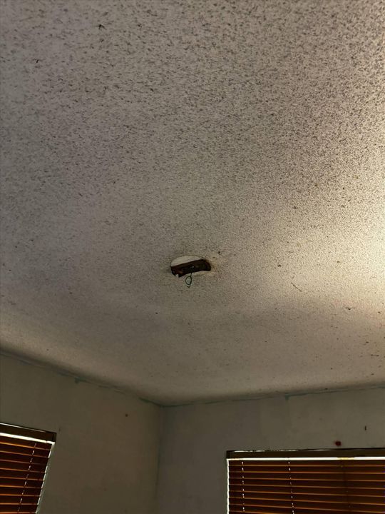 For Sale: $55,000 (2 beds, 2 baths, 950 Square Feet)