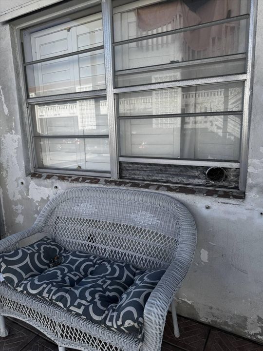 For Sale: $55,000 (2 beds, 2 baths, 950 Square Feet)