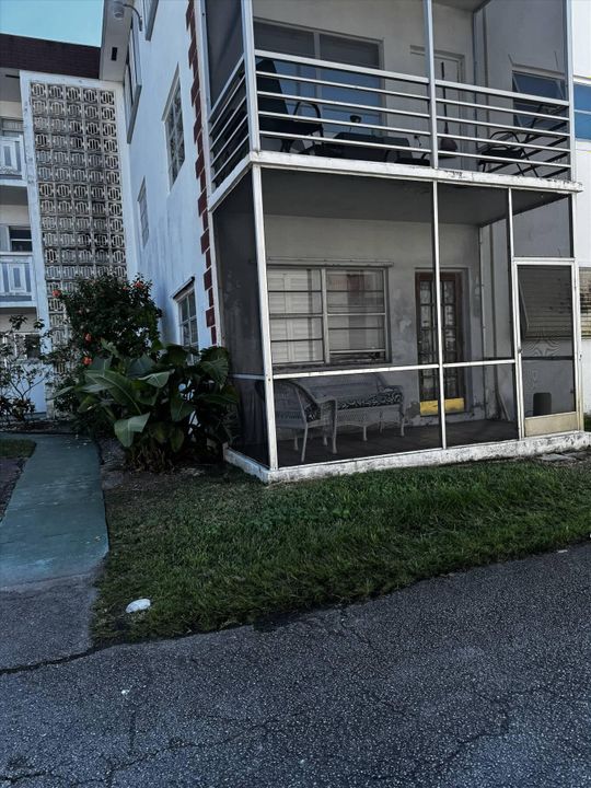 For Sale: $55,000 (2 beds, 2 baths, 950 Square Feet)