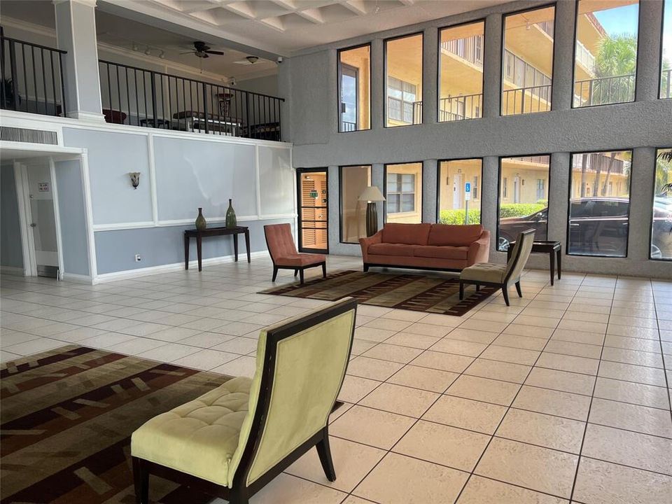 For Rent: $1,800 (1 beds, 1 baths, 741 Square Feet)