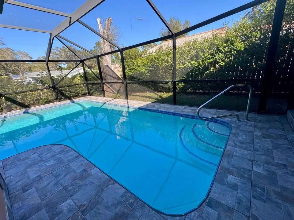 For Rent: $2,500 (3 beds, 2 baths, 2978 Square Feet)