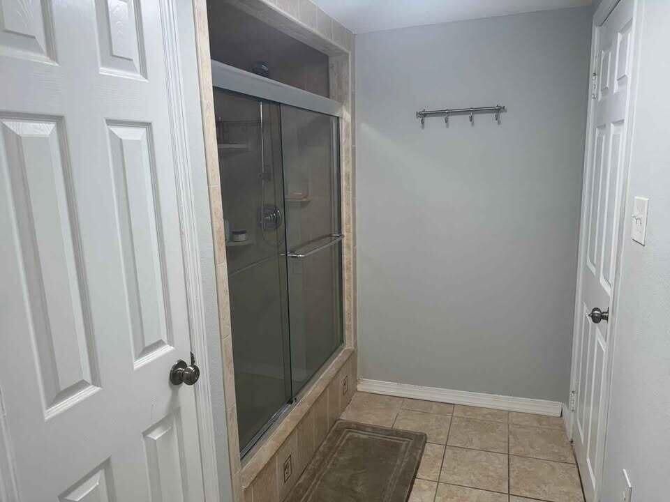 For Rent: $2,500 (3 beds, 2 baths, 2978 Square Feet)