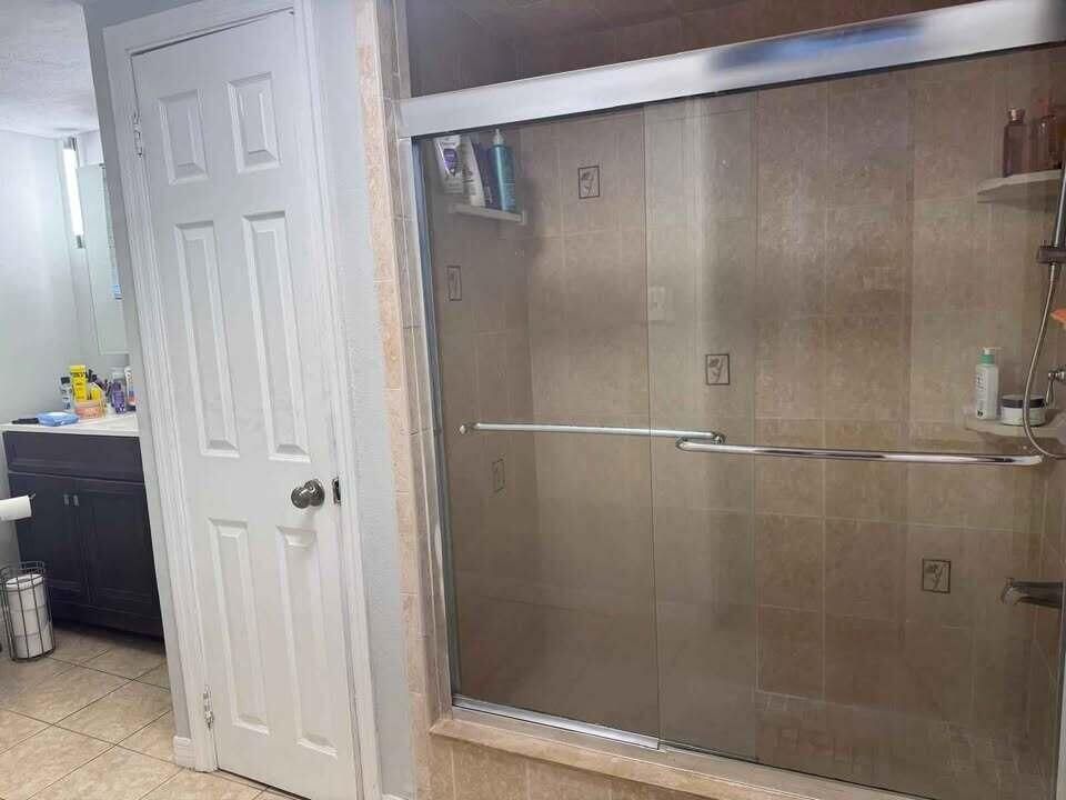 For Rent: $2,500 (3 beds, 2 baths, 2978 Square Feet)