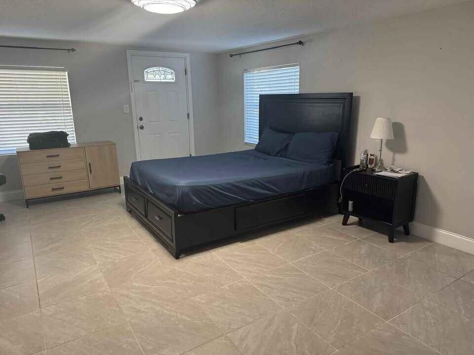 For Rent: $2,500 (3 beds, 2 baths, 2978 Square Feet)