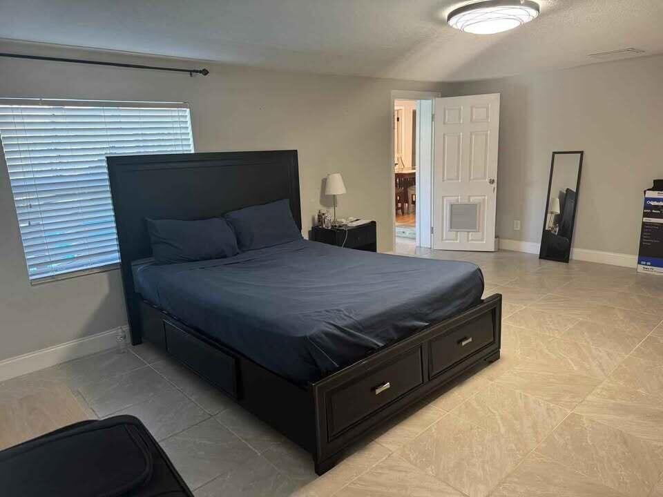 For Rent: $2,500 (3 beds, 2 baths, 2978 Square Feet)