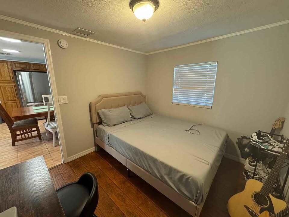 For Rent: $2,500 (3 beds, 2 baths, 2978 Square Feet)