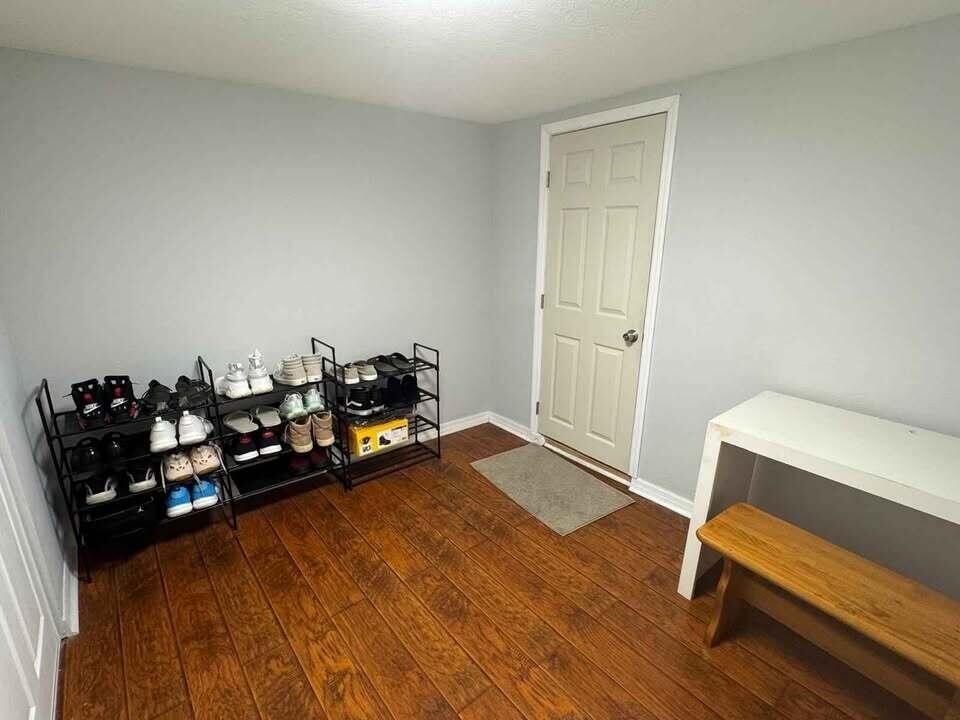 For Rent: $2,500 (3 beds, 2 baths, 2978 Square Feet)