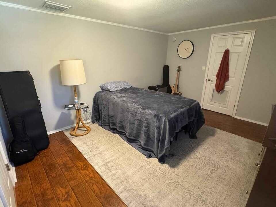 For Rent: $2,500 (3 beds, 2 baths, 2978 Square Feet)