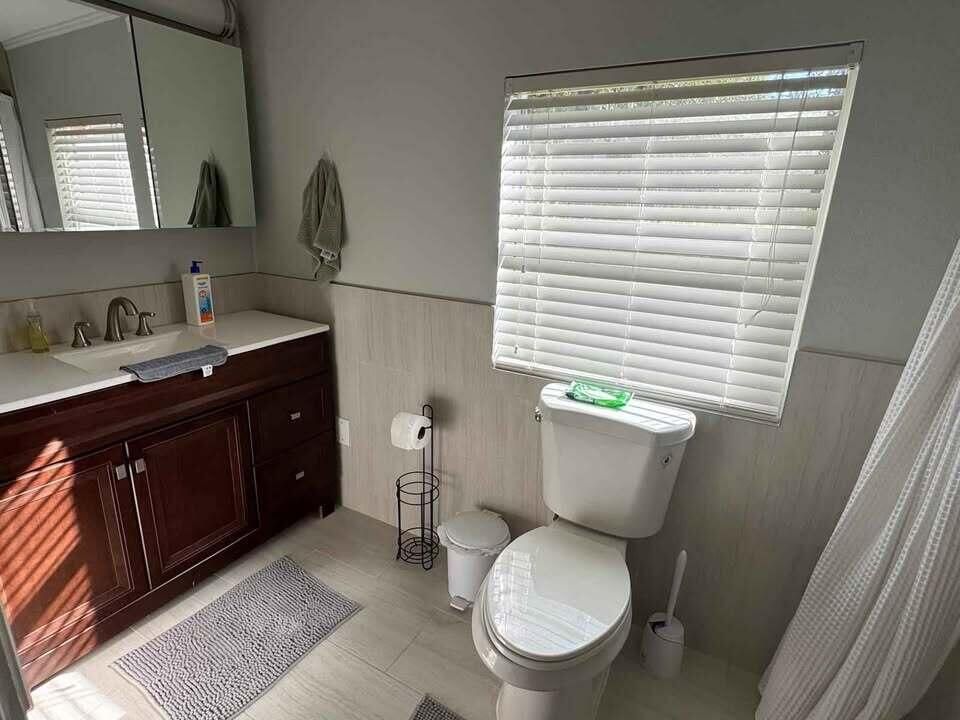 For Rent: $2,500 (3 beds, 2 baths, 2978 Square Feet)