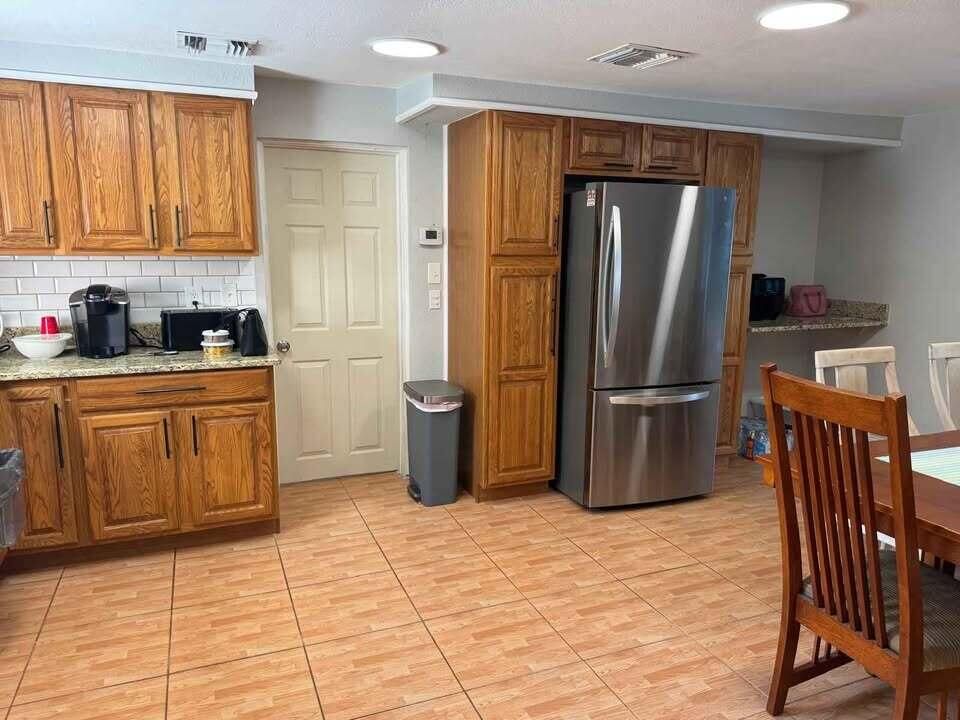 For Rent: $2,500 (3 beds, 2 baths, 2978 Square Feet)