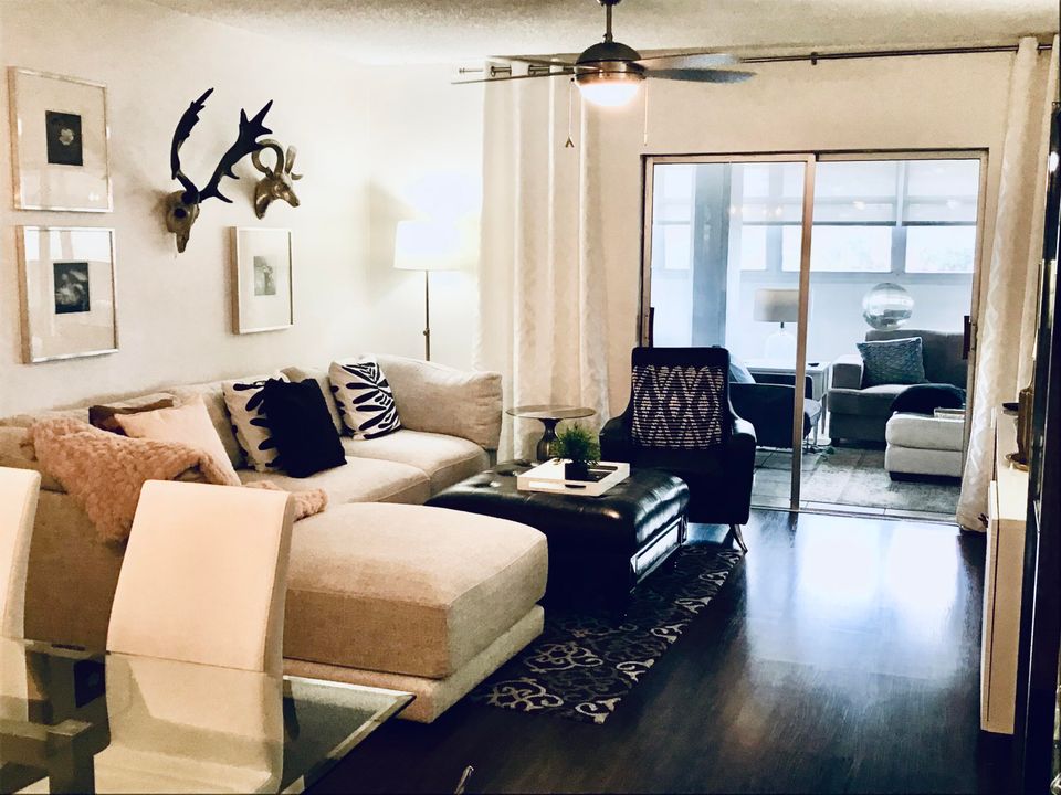 For Sale: $140,000 (1 beds, 1 baths, 1010 Square Feet)