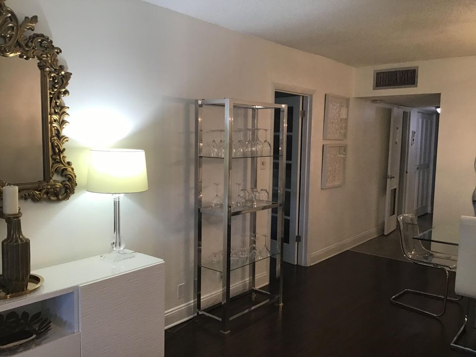 For Sale: $140,000 (1 beds, 1 baths, 1010 Square Feet)