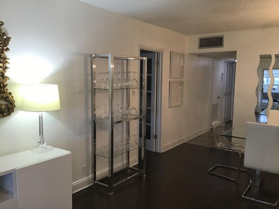 For Sale: $140,000 (1 beds, 1 baths, 1010 Square Feet)