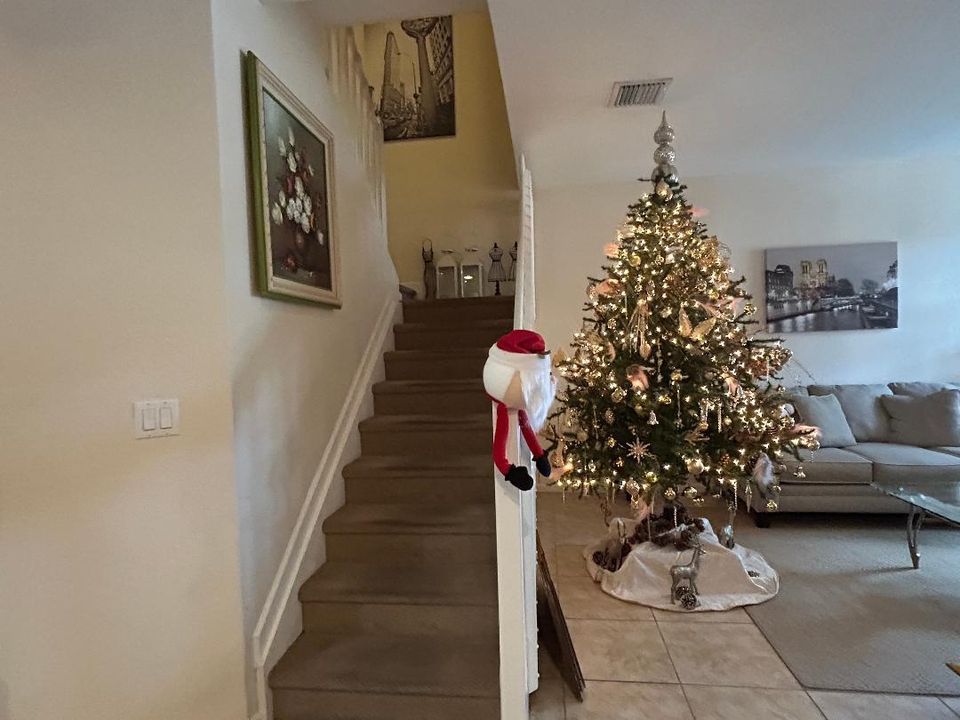 En Venta: $575,000 (3 camas, 3 baños, 2122 Pies cuadrados)