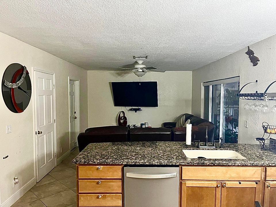 В аренду: $4,500 (4 спален, 2 ванн, 2039 Квадратных фут)