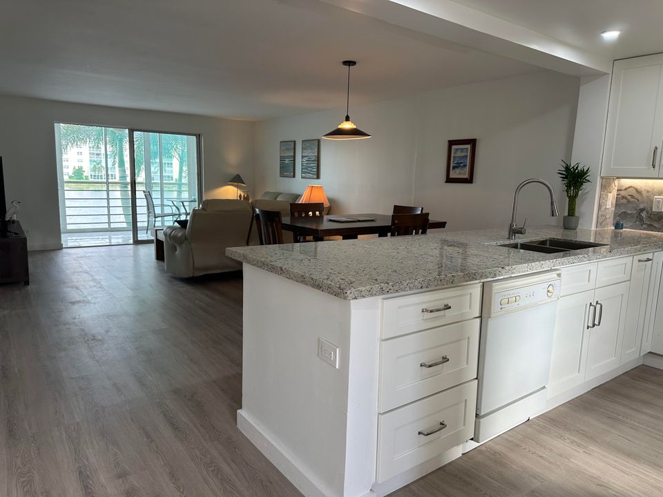 For Rent: $2,800 (2 beds, 2 baths, 1190 Square Feet)