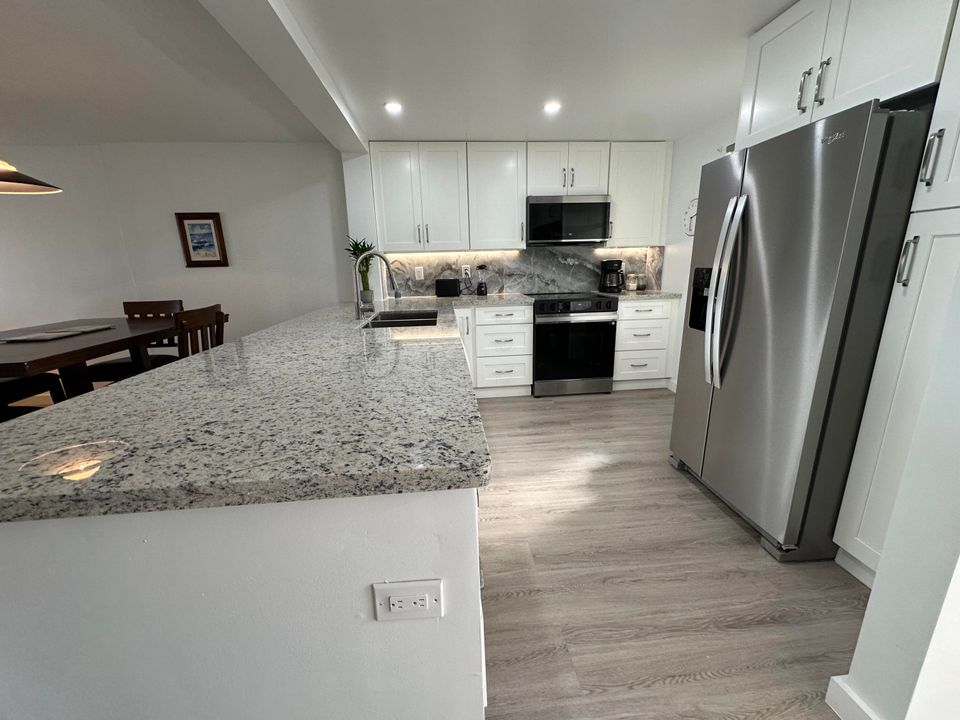 For Rent: $2,800 (2 beds, 2 baths, 1190 Square Feet)