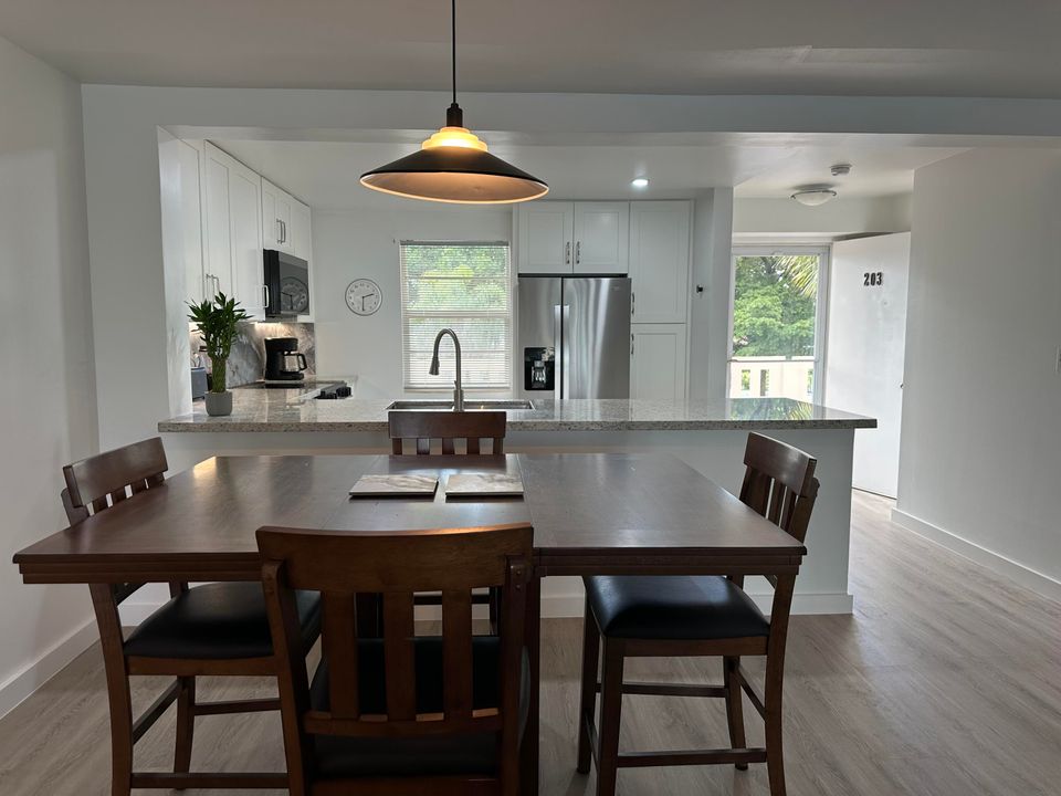 For Rent: $2,800 (2 beds, 2 baths, 1190 Square Feet)