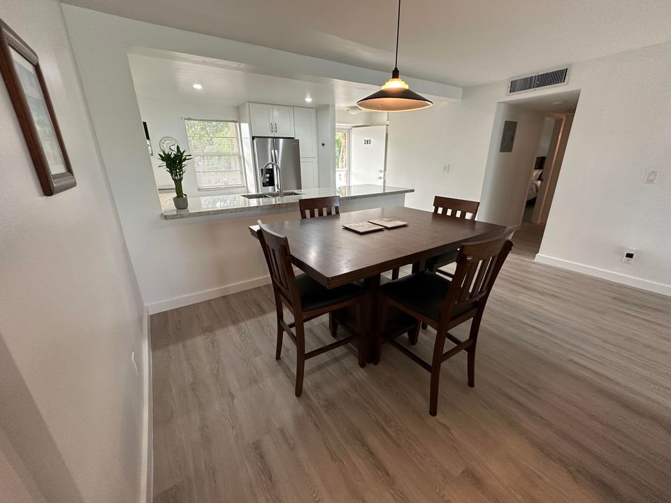 For Rent: $2,800 (2 beds, 2 baths, 1190 Square Feet)