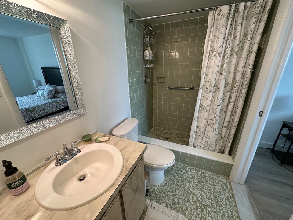 For Rent: $2,800 (2 beds, 2 baths, 1190 Square Feet)