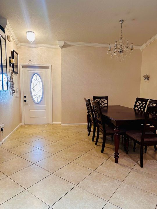 For Rent: $3,000 (4 beds, 2 baths, 1722 Square Feet)