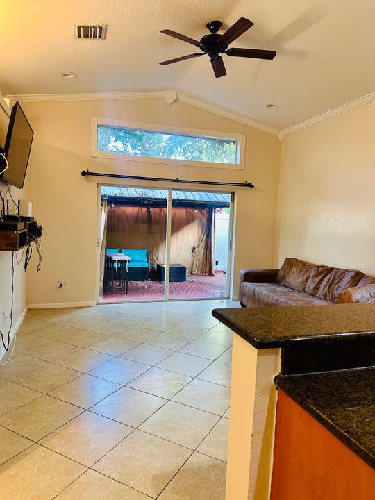 For Rent: $3,000 (4 beds, 2 baths, 1722 Square Feet)