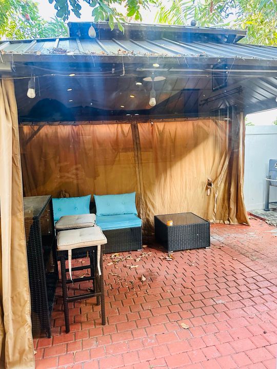 For Rent: $3,000 (4 beds, 2 baths, 1722 Square Feet)